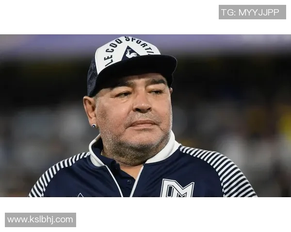 马拉多纳：足球历史上的传奇之星与不朽影响