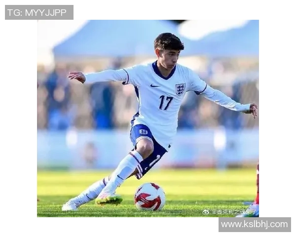 足球明星初登场时的风采与成长轨迹揭秘